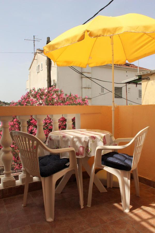 Apartman Tisno Luaran gambar