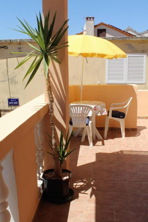 Apartman Tisno Luaran gambar
