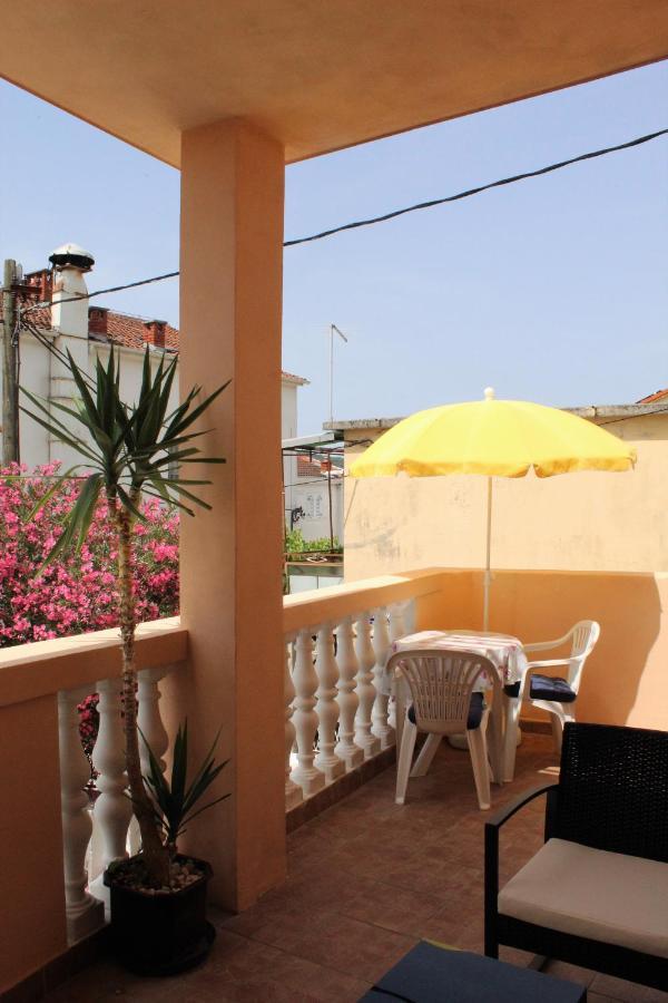 Apartman Tisno Luaran gambar