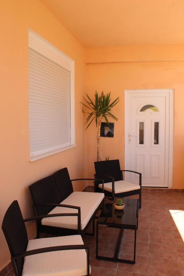 Apartman Tisno Luaran gambar