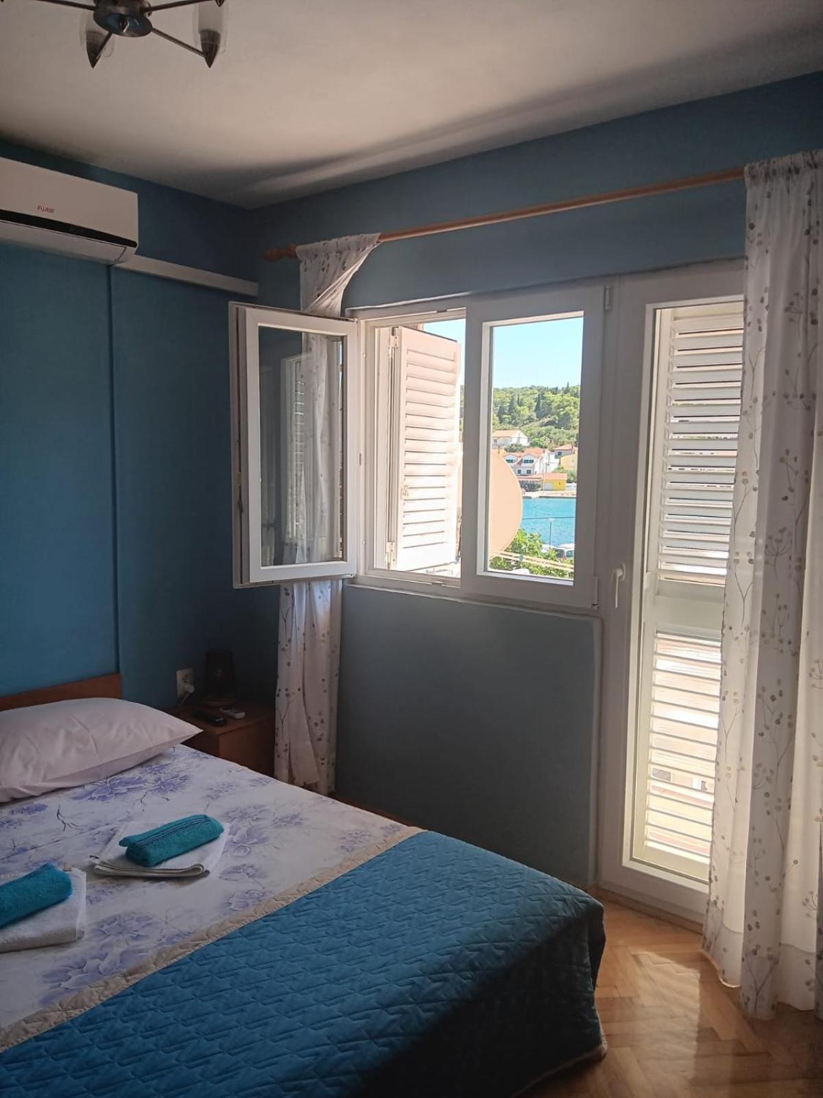 Apartman Tisno Luaran gambar