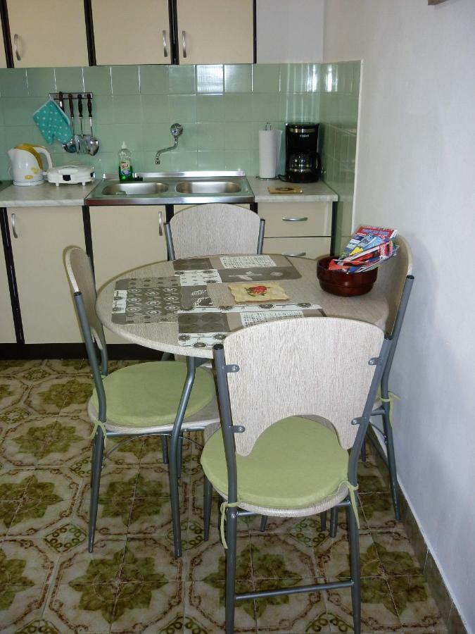 Apartman Tisno Luaran gambar