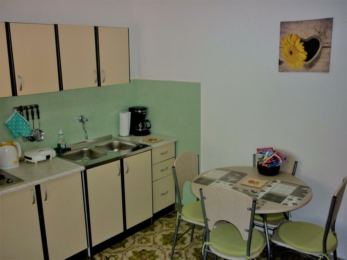 Apartman Tisno Luaran gambar