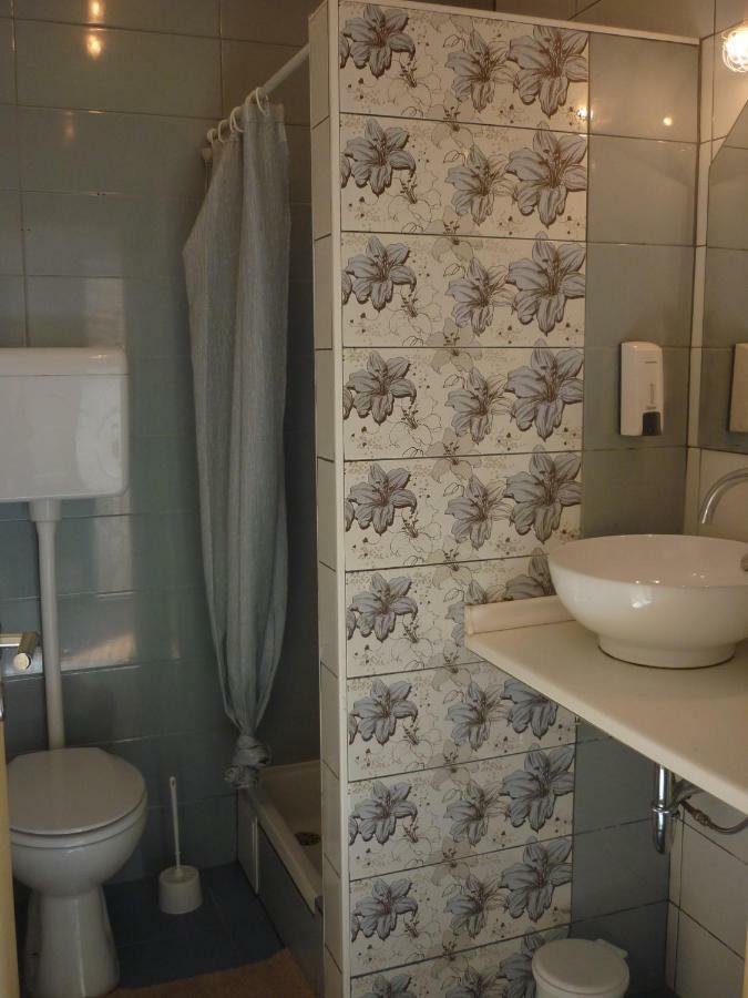 Apartman Tisno Luaran gambar