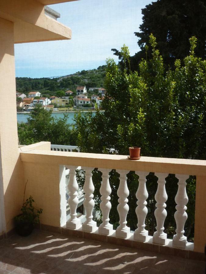 Apartman Tisno Luaran gambar